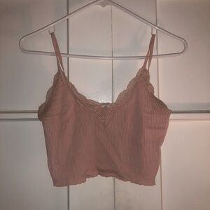 ❤️ 3 for $25 Cute pink cropped cami lace trim
